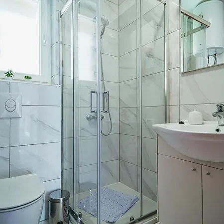 Sea Paradise Apartment *