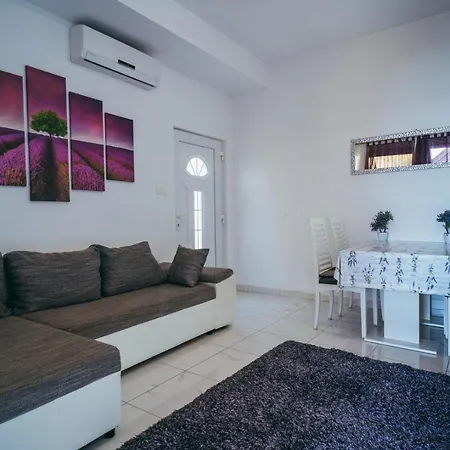 Sea Paradise Apartment *