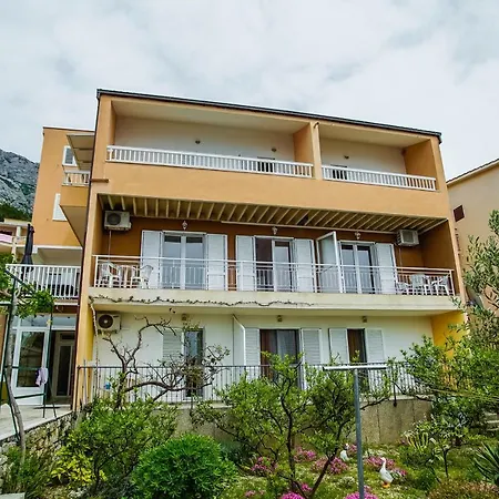 Sea Paradise Apartment *